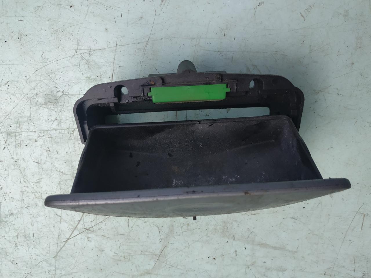 пепельница Citroen C5 1 поколение 2002, 1.8 л., бензин, МКПП, хетчбэк 5 дв., 9632609777 - фото №1