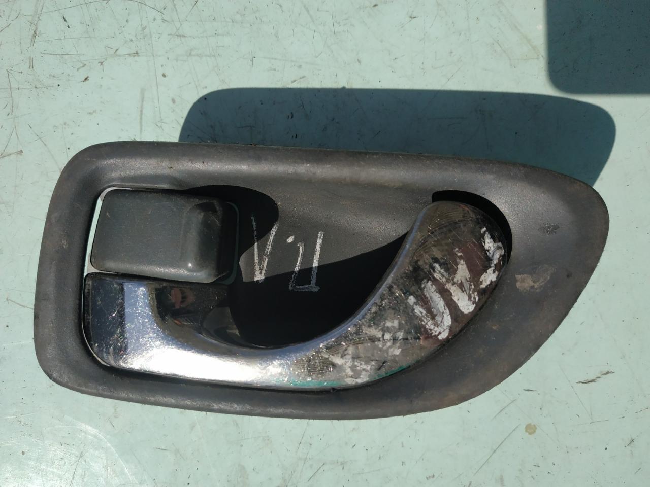 ручка внутренняя передняя левая Mitsubishi Galant 7 поколение 1996, 2.0 л., бензин, МКПП, седан, MR248685 - фото №1