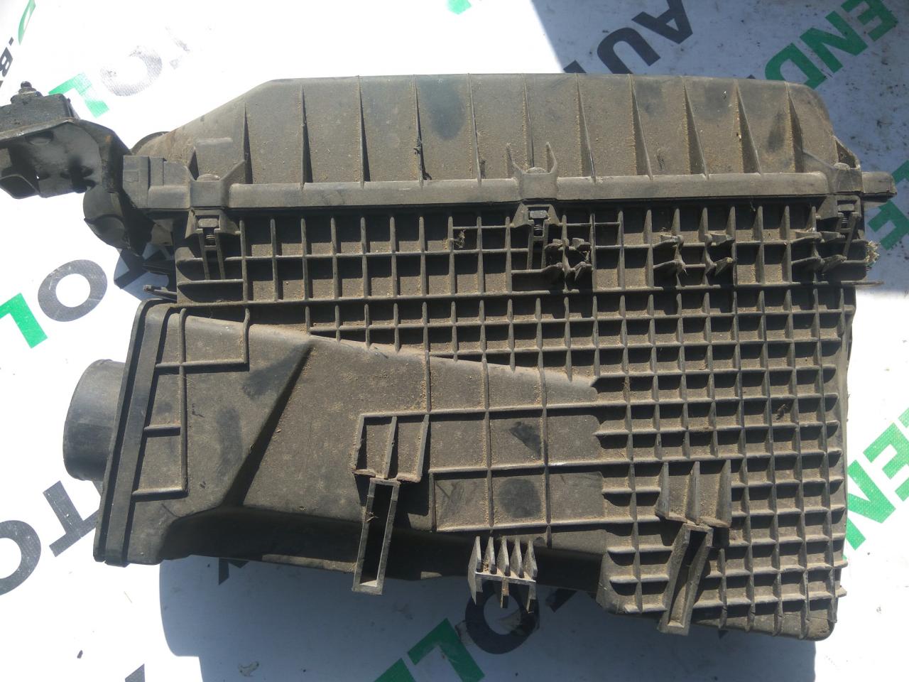 корпус воздушного фильтра Renault Safrane 1 поколение 1995, 2.2 л., бензин, МКПП, хетчбэк 5 дв. - фото №1