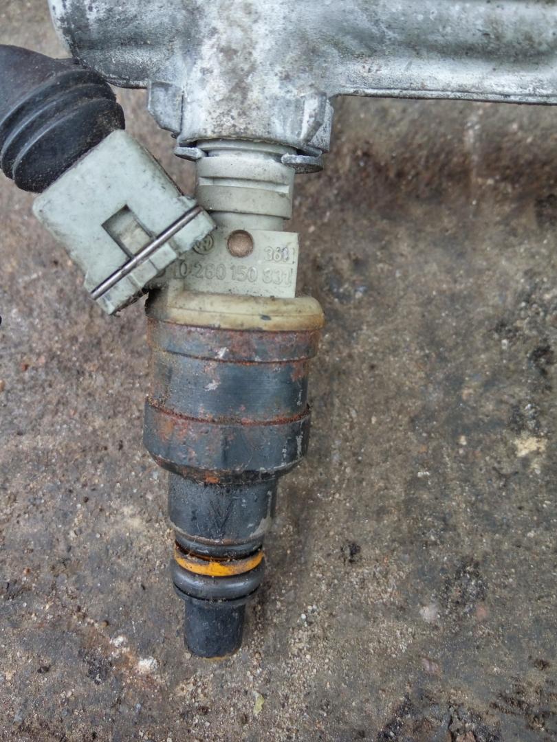 форсунка Renault Safrane 1 поколение 1993, 2.2 л., бензин, МКПП, хетчбэк 5 дв., 0280150831 - фото №1