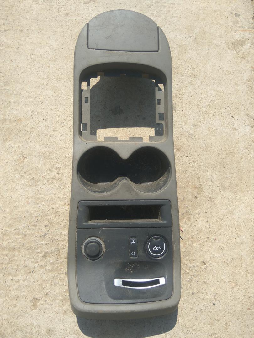 рамка обрамление кулисы Renault Laguna 2 поколение 2003, 1.9 л., дизель, МКПП, хетчбэк 5 дв., 8200097177 - фото №1