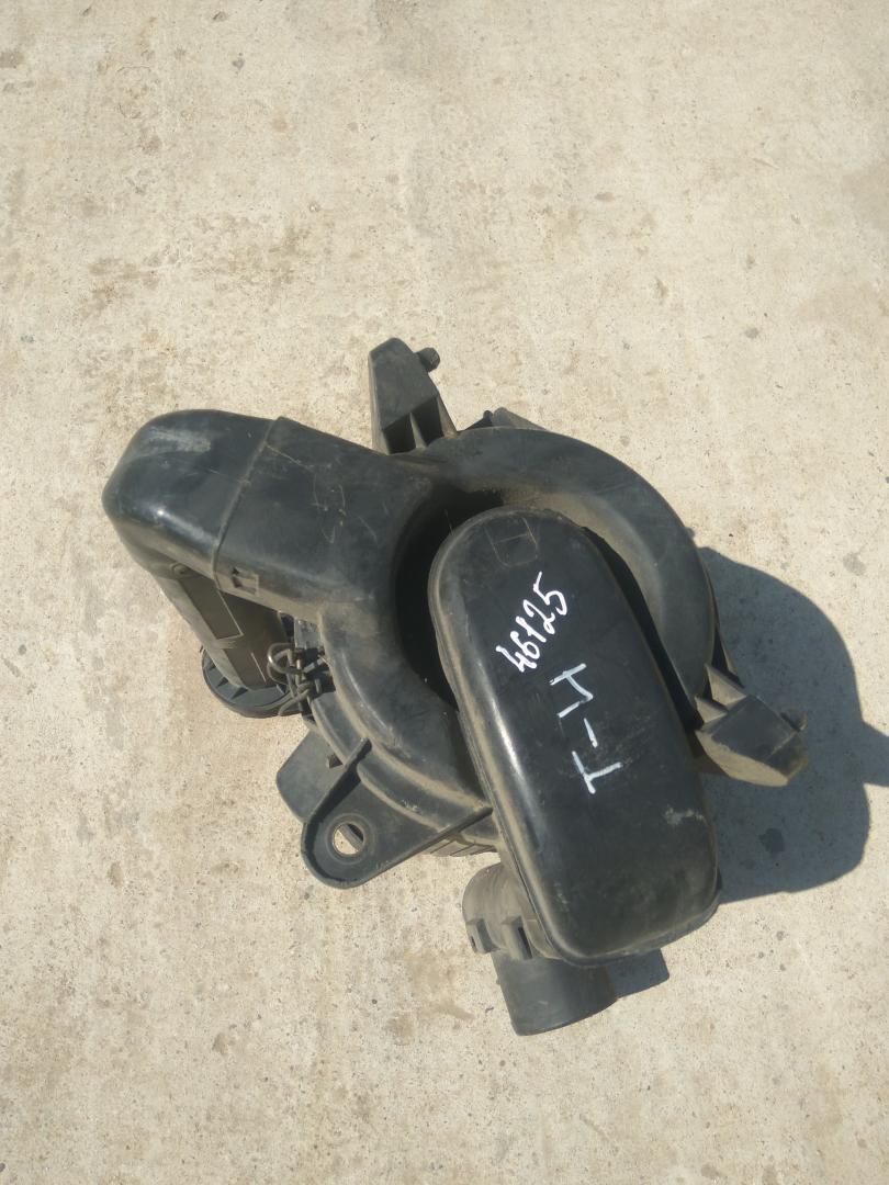 корпус воздушного фильтра Volkswagen Transporter T4 1994, 2.4 л., дизель, МКПП, минивэн, 074129618A - фото №1