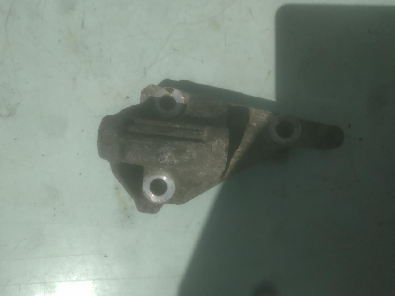 кронштейн (крепление) Renault Megane 1 поколение 1996, 1.9 л., дизель, МКПП, хетчбэк 5 дв., 7700859994 - фото №1