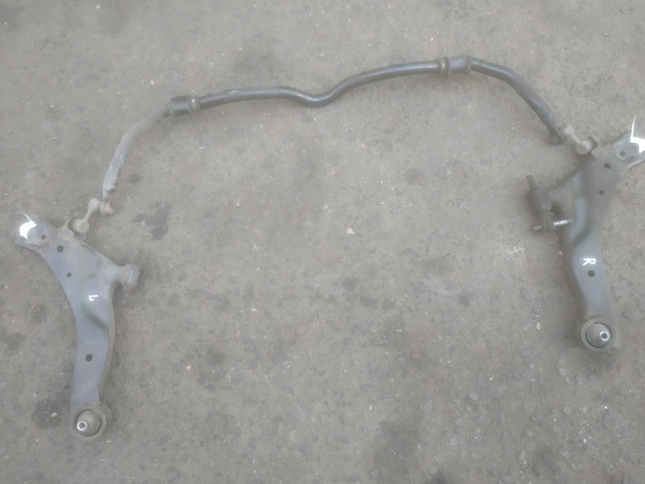 стабилизатор подвески (поперечной устойчивости) Hyundai Trajet 1 поколение 2004, 2.0 л., дизель, МКПП, минивэн - фото №1