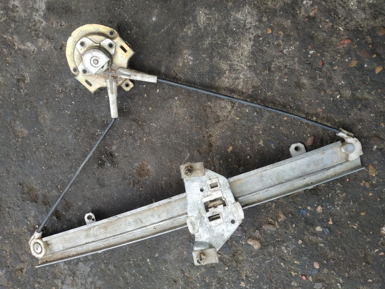 стеклоподъемник передний правый Mitsubishi Lancer 4 поколение 1991, 1.5 л., бензин, МКПП, хетчбэк 5 дв. - фото №1