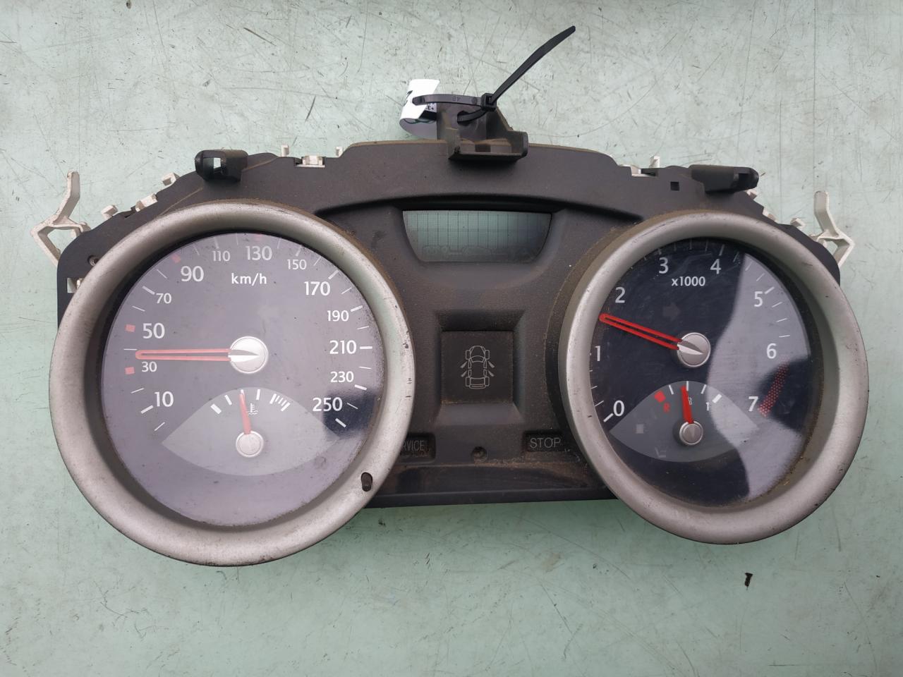 щиток приборов (приборная панель) Renault Megane 2 поколение 2003, 1.6 л., бензин, МКПП, хетчбэк 5 дв., 8200399694A - фото №1