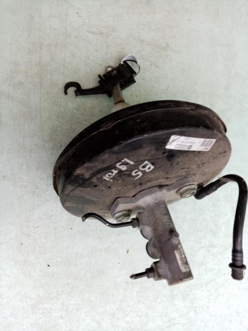 вакуумный усилитель тормозов Volkswagen Passat B5 1999, 1.9 л., дизель, МКПП, универсал, 8D0612105F - фото №1