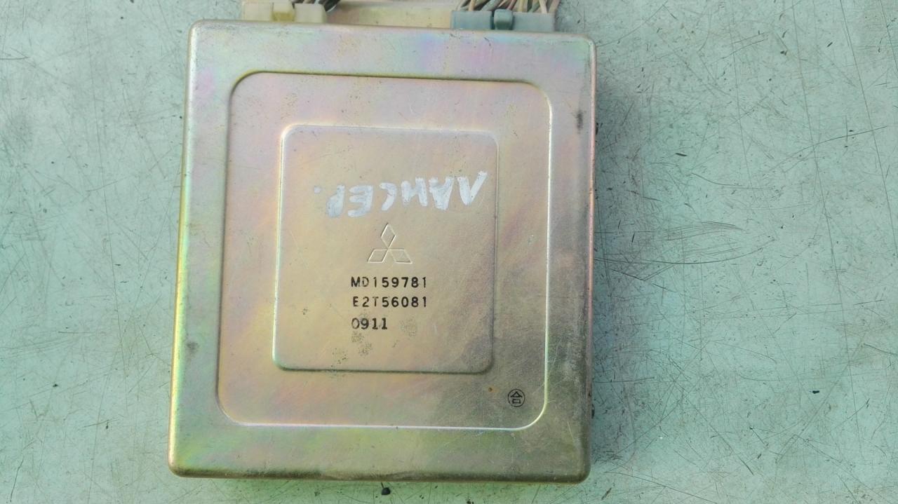 блок управления двигателем Mitsubishi Lancer 4 поколение 1992, 1.3 л., бензин, МКПП, седан, MD159781 - фото №1