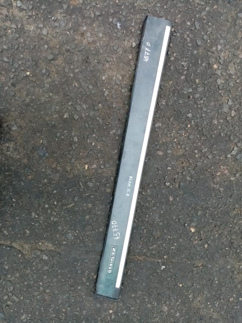 молдинг двери передней правой Citroen Xantia 1 поколение 1996, 2.1 л., дизель, МКПП, хетчбэк 5 дв. - фото №1