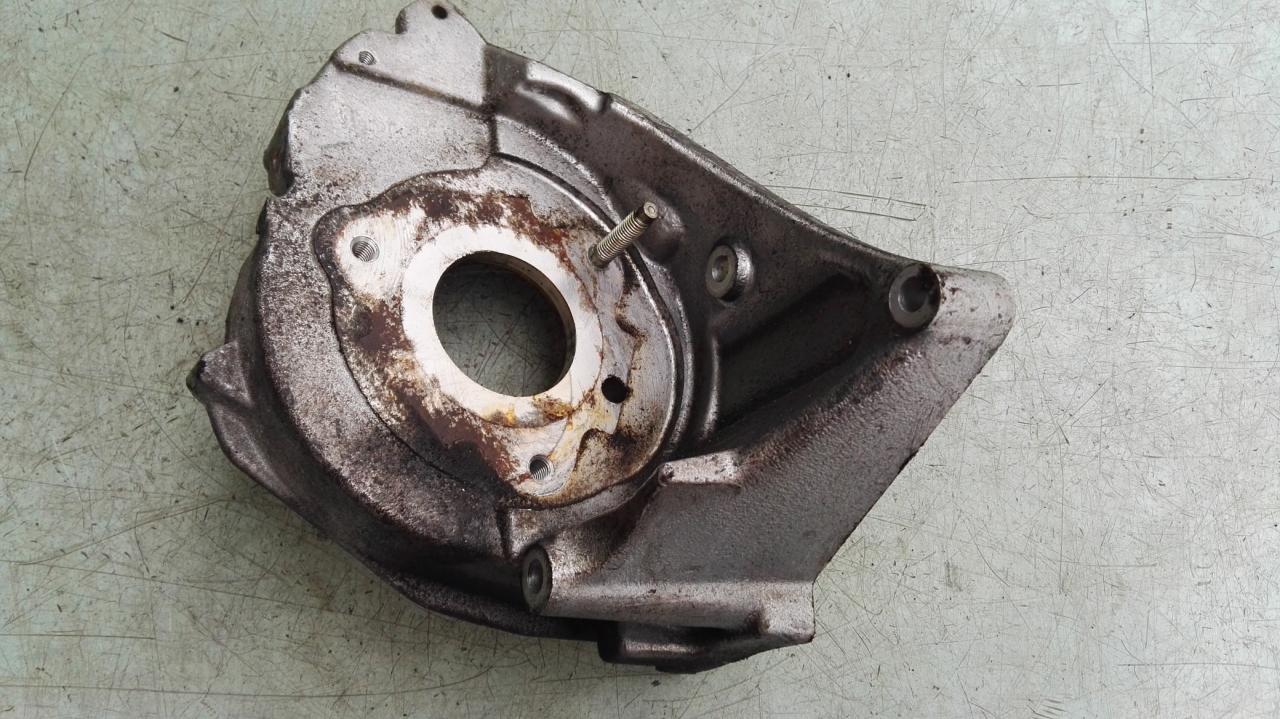 кронштейн (крепление) Peugeot 307 1 поколение 2003, 2.0 л., дизель, МКПП, хетчбэк 5 дв., 96389217 - фото №1