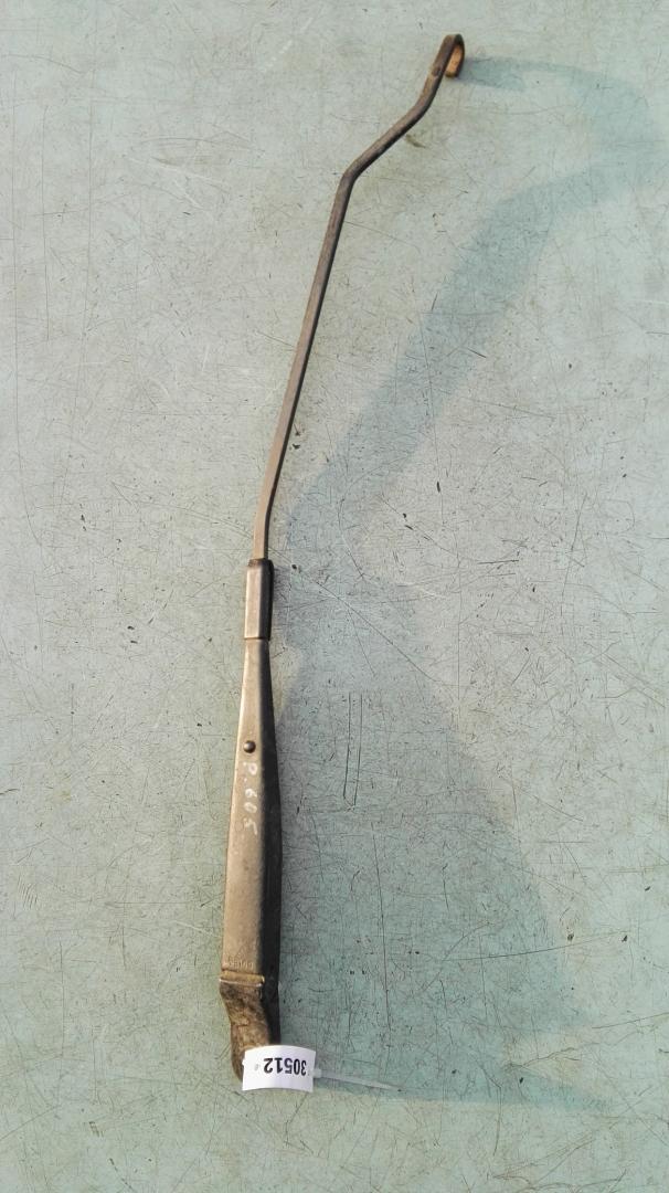 щеткодержатель (поводок стеклоочистителя, дворник) Peugeot 605 1 поколение 1993, 2.0 л., бензин, МКПП, седан - фото №1