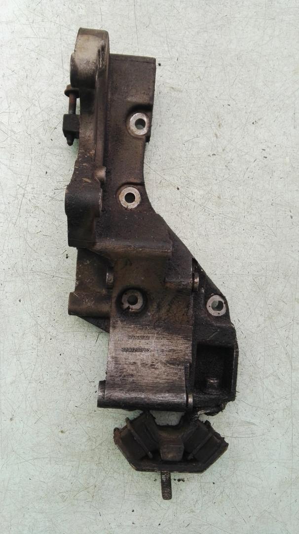 кронштейн (крепление) Renault Scenic 1 поколение 1997, 1.6 л., бензин, МКПП, минивэн, 7700272975 - фото №1