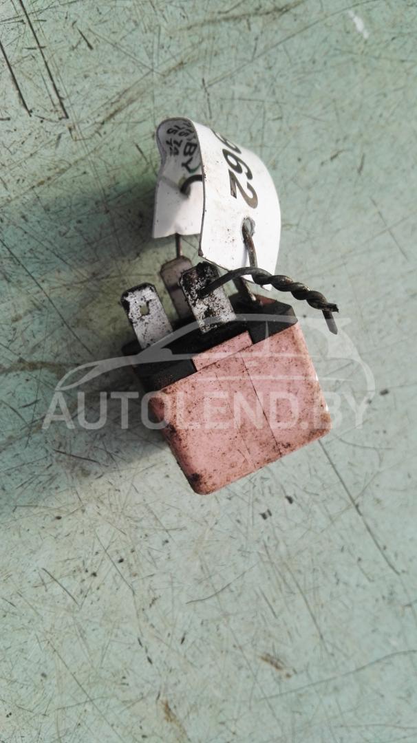 реле (прочие) Renault Megane 2 поколение 2003, 1.9 л., дизель, МКПП, хетчбэк 5 дв., 8200338695 - фото №1