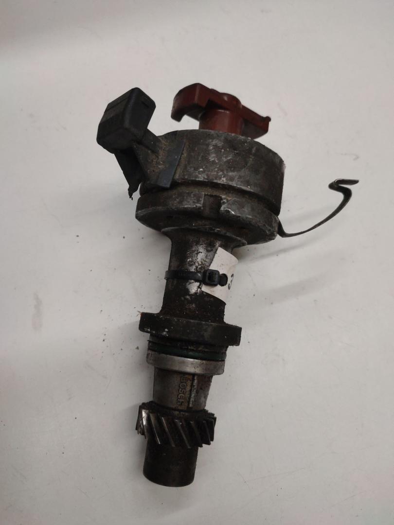 распределитель зажигания (трамблёр) Audi 80 B3 1987, 1.8 л., бензин, МКПП, седан, 0237520036 - фото №1