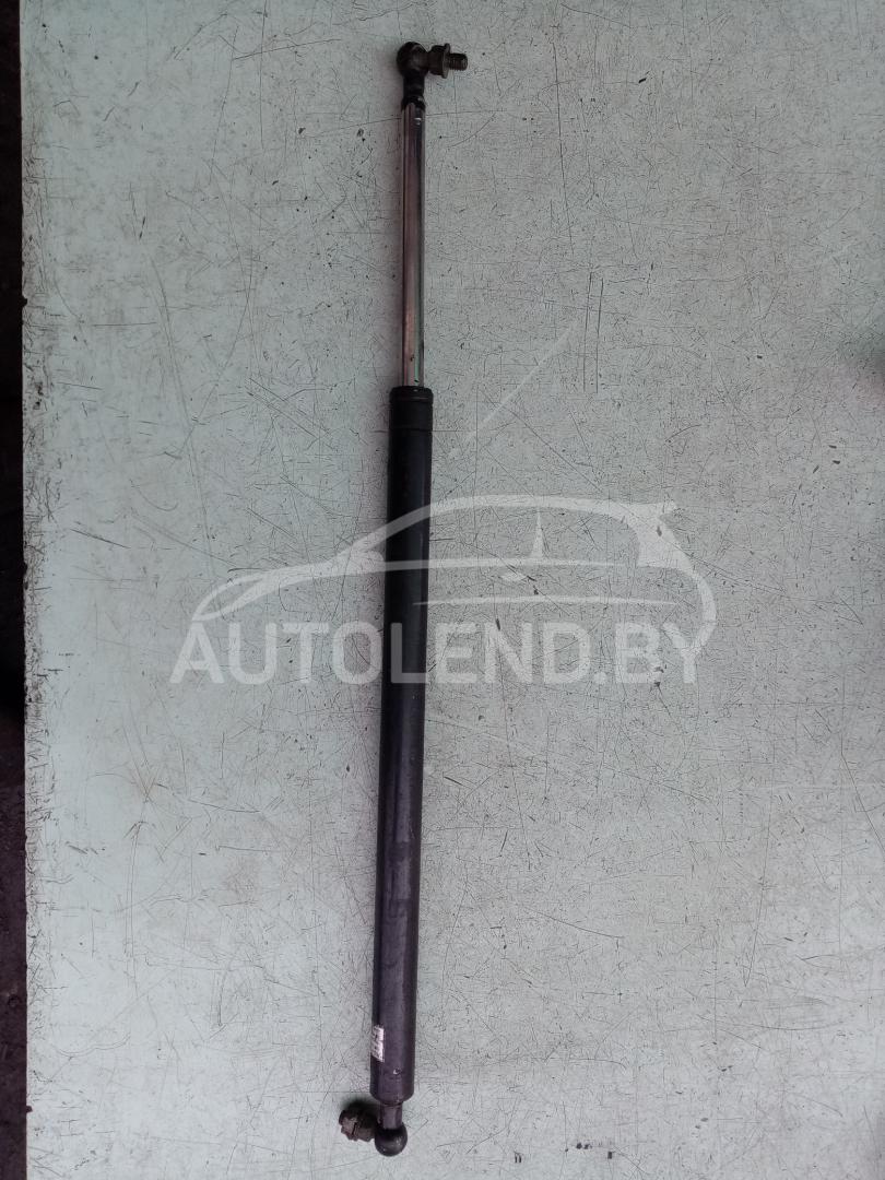 амортизатор крышки багажника (3-5 двери) Mitsubishi Galant 6 поколение 1991, 2.0 л., бензин, МКПП, хетчбэк 5 дв. - фото №1
