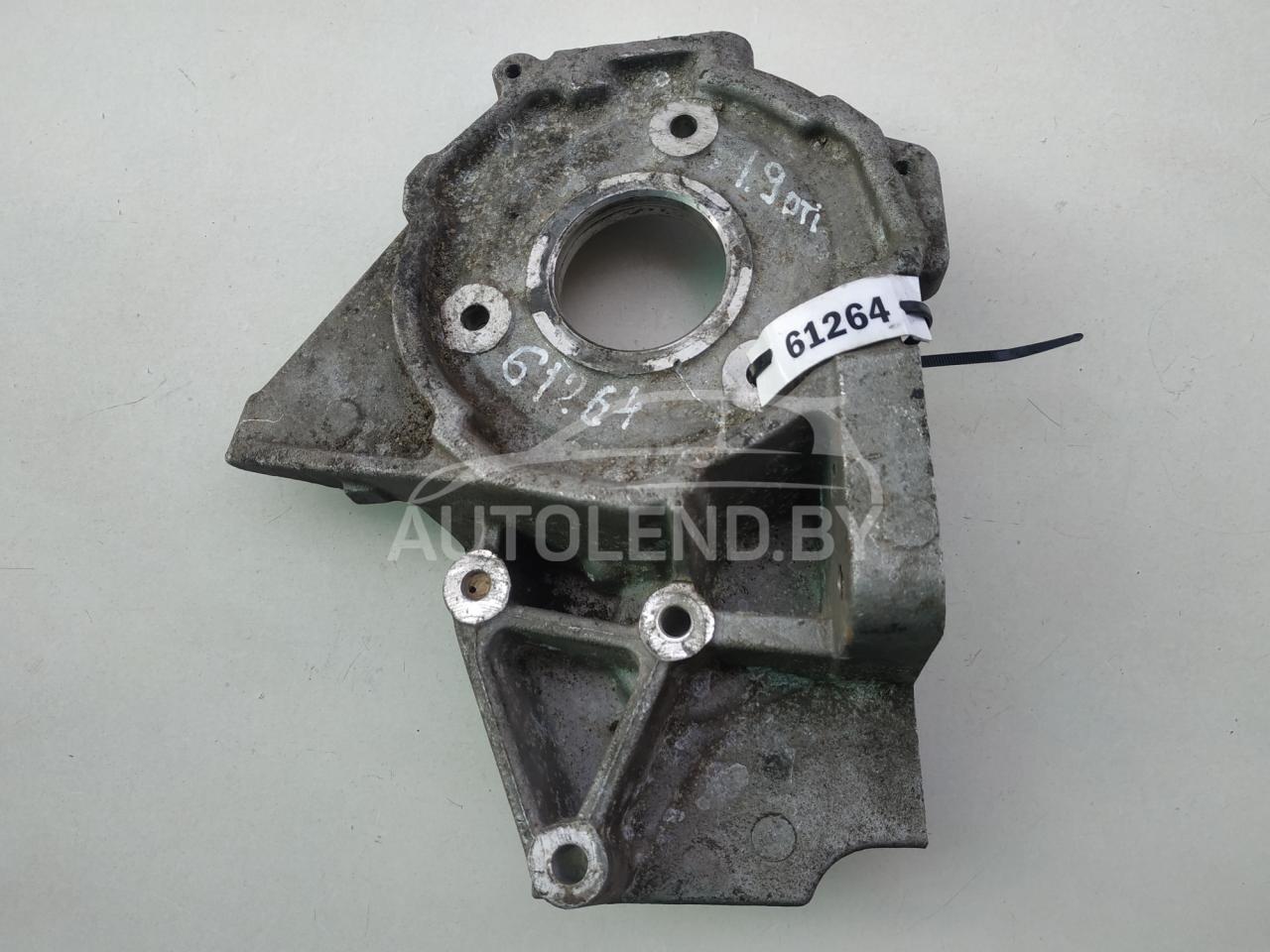 кронштейн (крепление) Renault Scenic 1 поколение 1999, 1.9 л., дизель, МКПП, минивэн, 7700106975D - фото №1