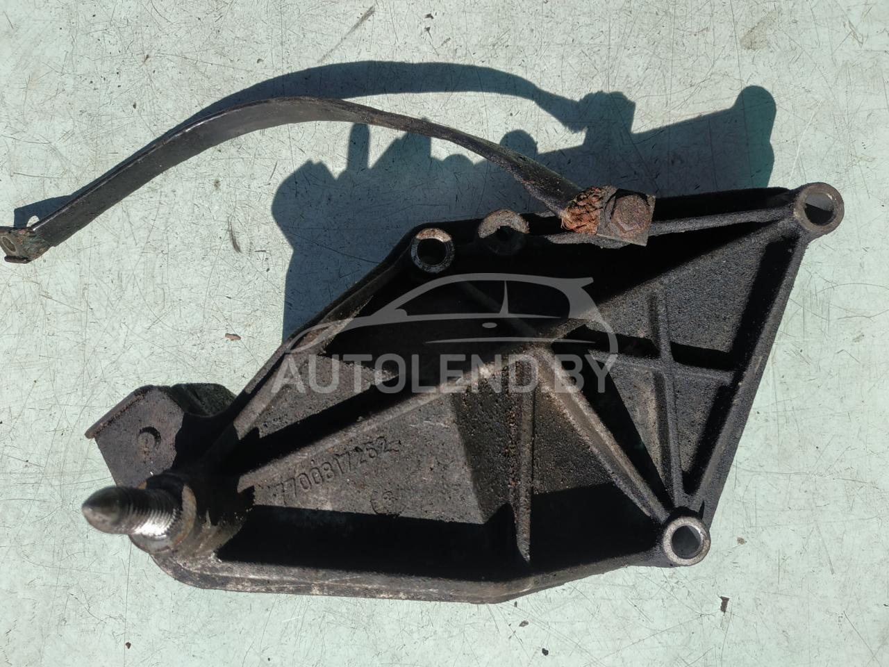 кронштейн КПП Renault Laguna 1 поколение 1995, 2.0 л., бензин, МКПП, универсал, 7700817262 - фото №1