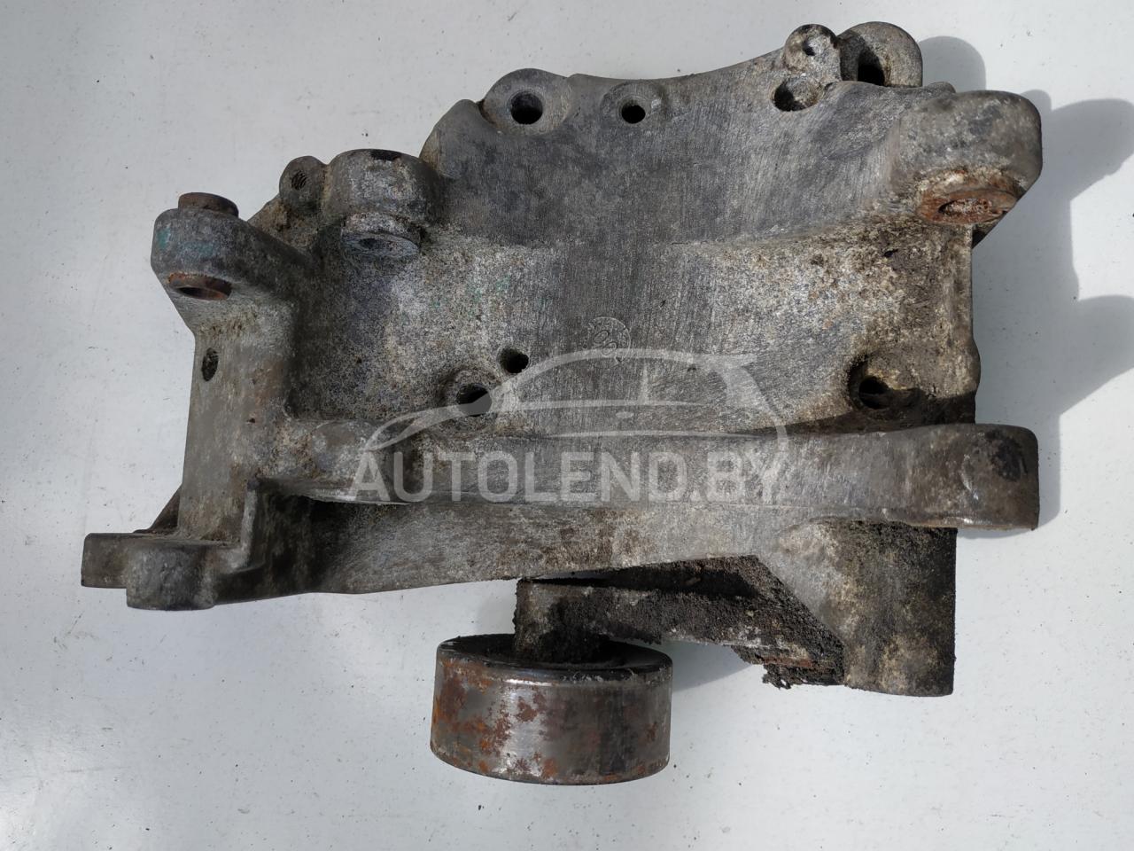 кронштейн (крепление) Peugeot 206 1 поколение 2001, 1.4 л., бензин, МКПП, хетчбэк 5 дв., 9649103280 - фото №1