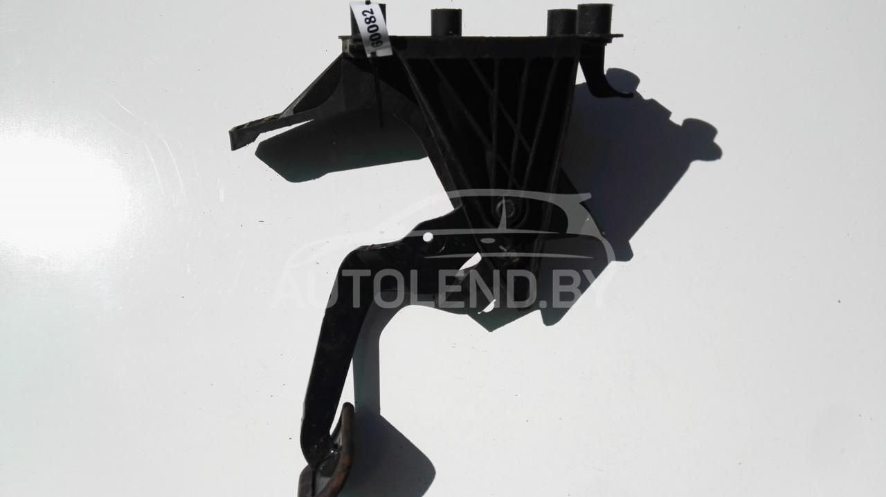 педаль Renault Vel Satis 1 поколение 2003, 2.2 л., дизель, МКПП, хетчбэк 5 дв., 8200003537 - фото №1