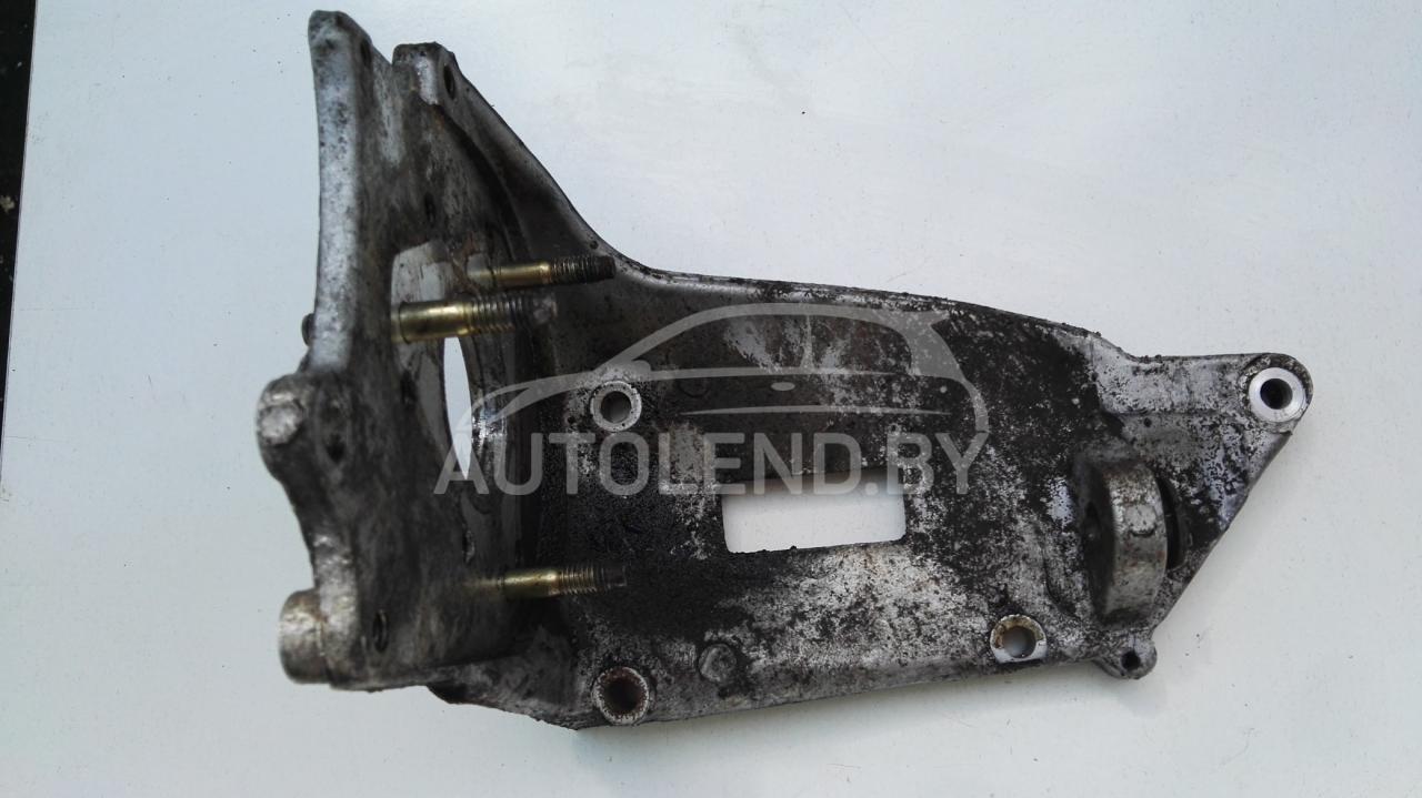 кронштейн (крепление) Citroen Xantia 1 поколение 1998, 1.9 л., дизель, МКПП, хетчбэк 5 дв. - фото №1