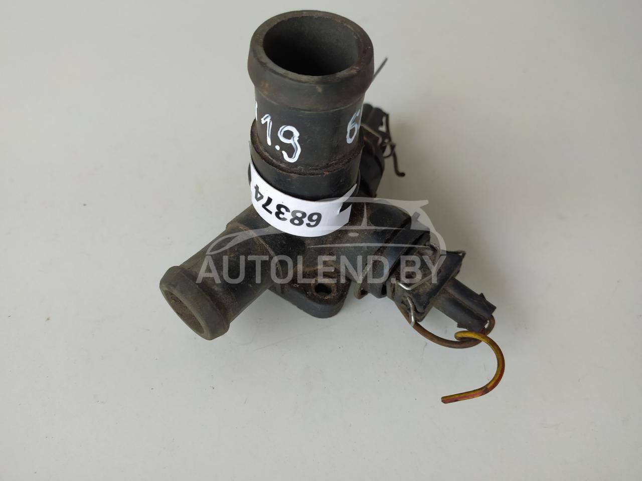 патрубок (трубопровод, шланг) Volkswagen Transporter T4 1998, 1.9 л., дизель, МКПП, минивэн, 068121133AB - фото №1