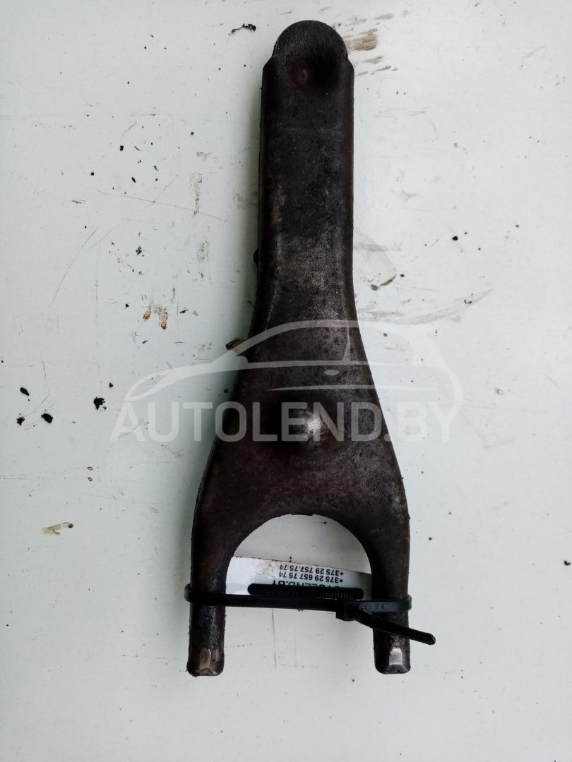 вилка сцепления Toyota Avensis 1 поколение (T220) 1998, 1.8 л., бензин, МКПП, хетчбэк 5 дв. - фото №1