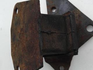 подушка крепления двигателя Mitsubishi Pajero 2 поколение 1996, 2.5 л., дизель, МКПП, минивэн, MB007023