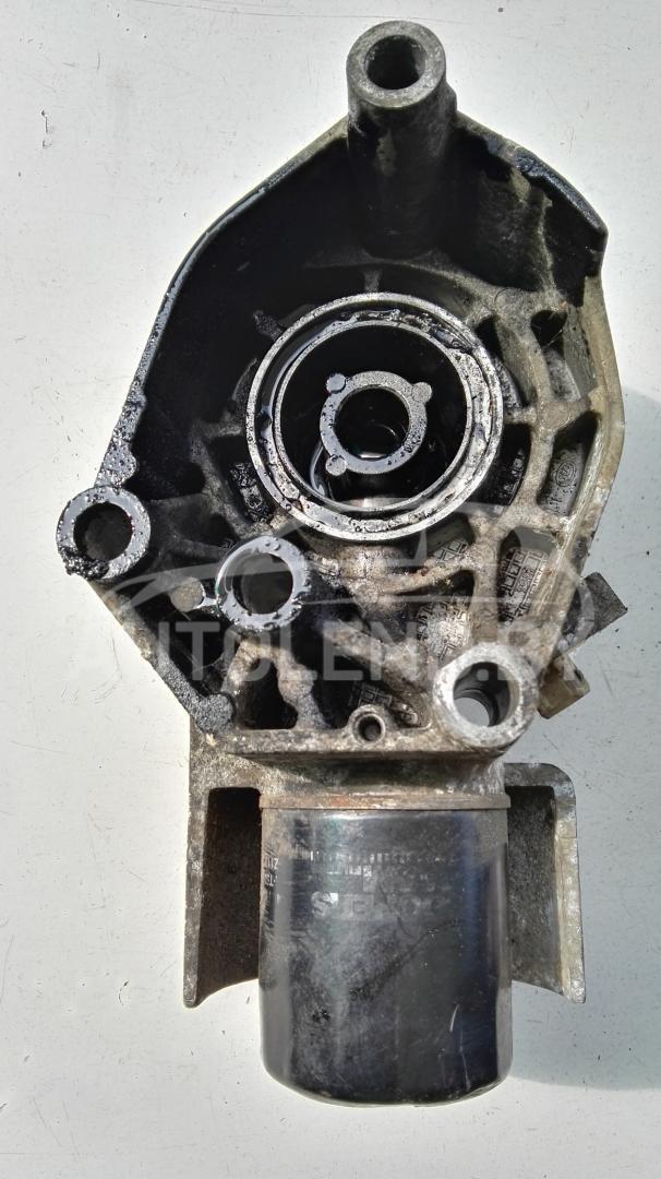 корпус масляного фильтра Renault Safrane 1 поколение 1994, 2.1 л., дизель, МКПП, хетчбэк 5 дв., 7700854011 - фото №1