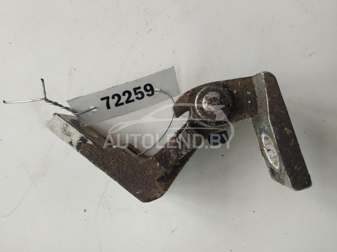 петля двери Volkswagen Passat B5 1998, 1.8 л., бензин, МКПП, седан - фото №1