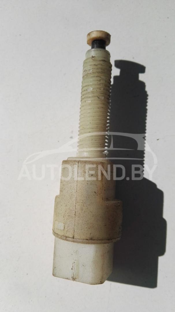 датчик (прочие) Audi A4 B5 1999, 1.8 л., бензин, МКПП, седан, 4AO945515A - фото №1