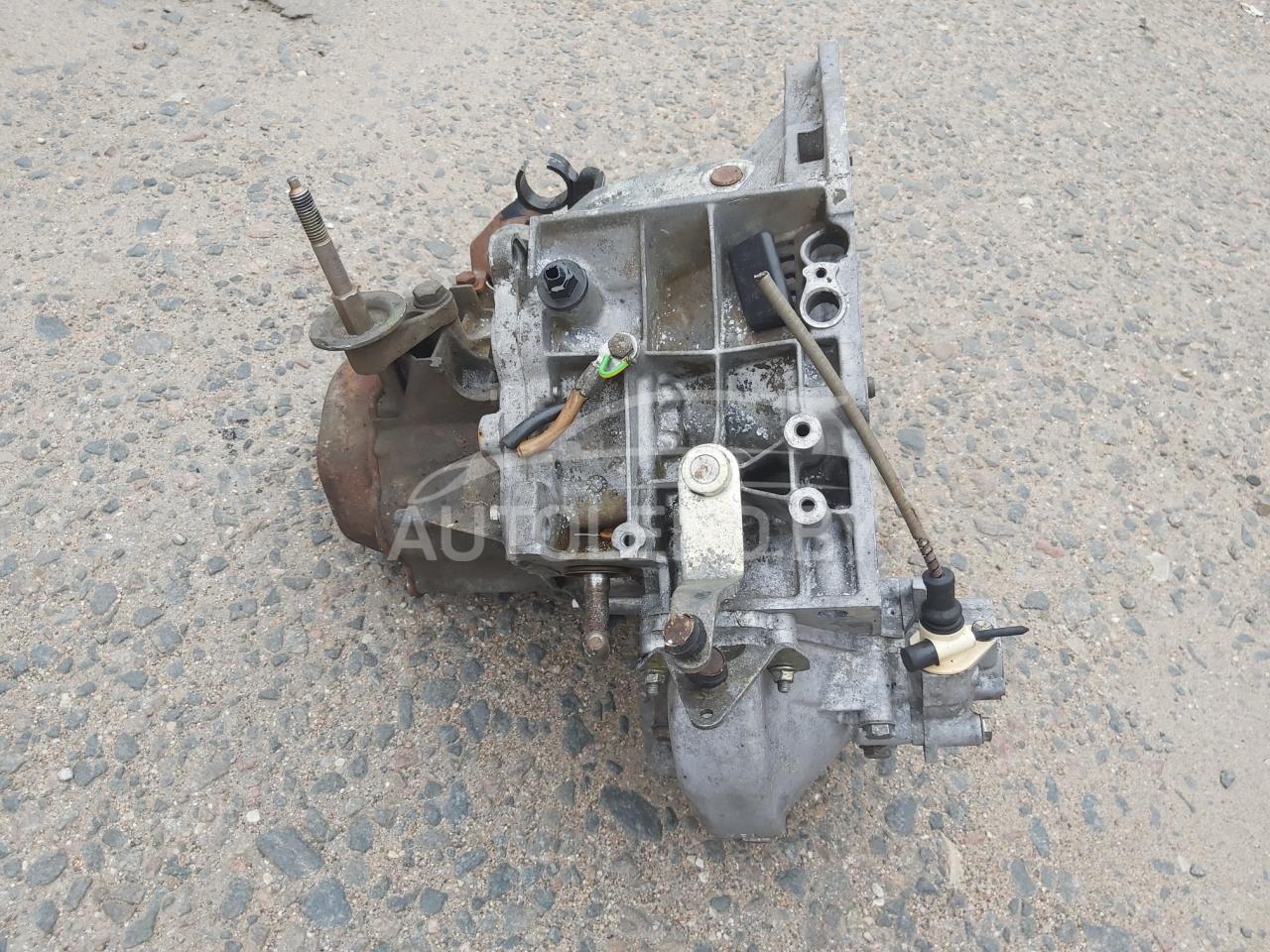 КПП механическая (МКПП) Peugeot 405 1 поколение 1992, 1.9 л., дизель, МКПП, седан, 20CM02 - фото №1