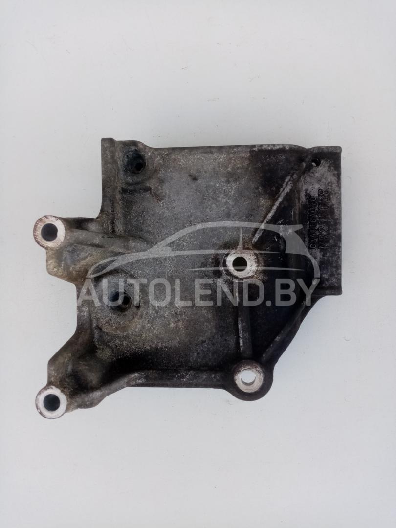 кронштейн (крепление) Mitsubishi Galant 8 поколение 1999, 2.0 л., бензин, МКПП, седан, MR216058 - фото №1