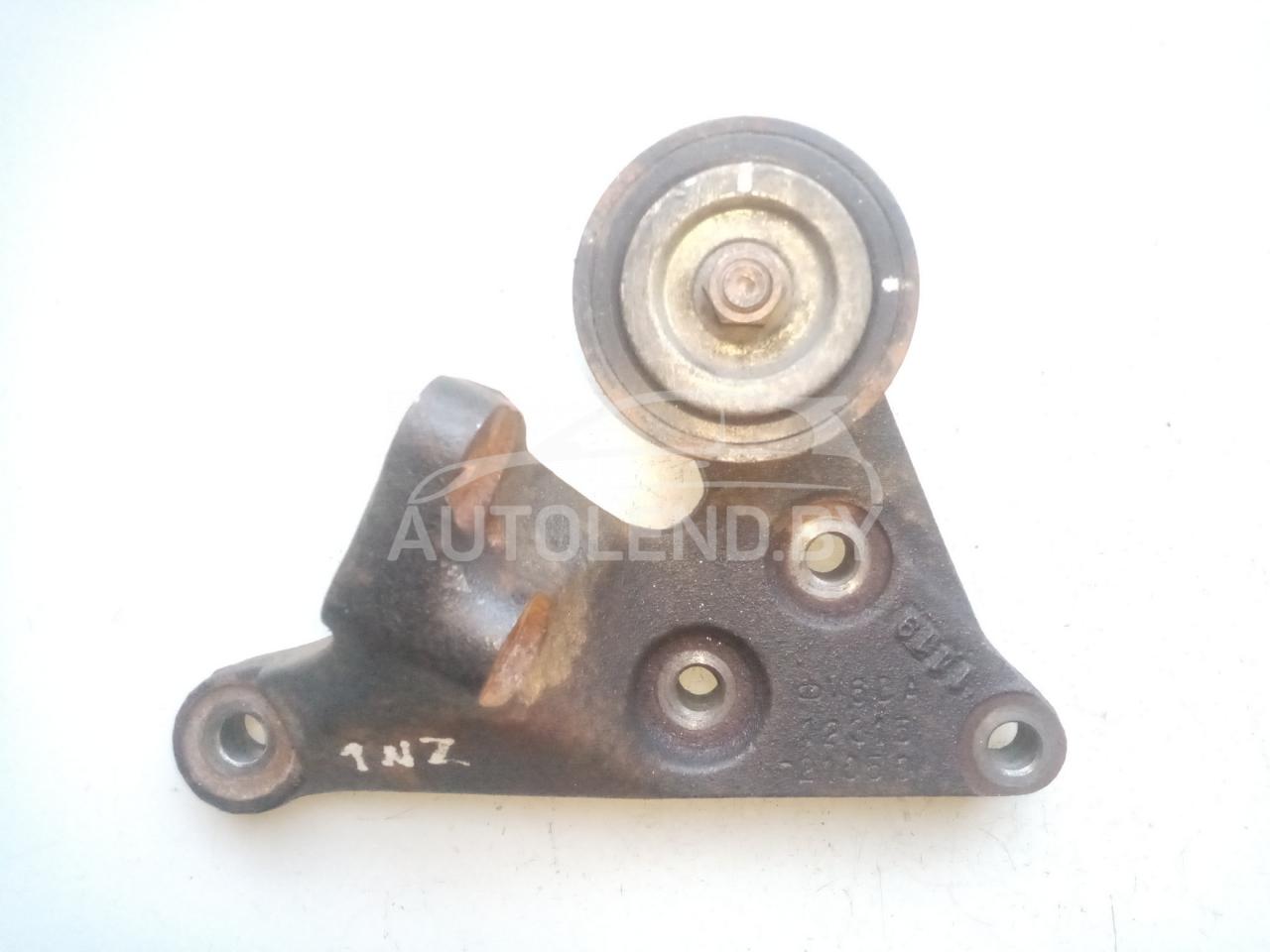 кронштейн двигателя Toyota Prius 1 поколение XW10 2002, 1.5 л., бензин, АКПП, хетчбэк 5 дв., 12315-21050 - фото №1
