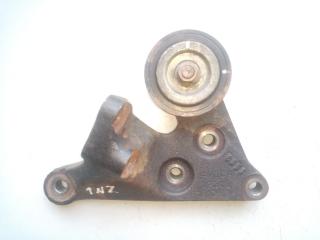 кронштейн двигателя Toyota Prius 1 поколение XW10 2002, 1.5 л., бензин, АКПП, хетчбэк 5 дв., 12315-21050