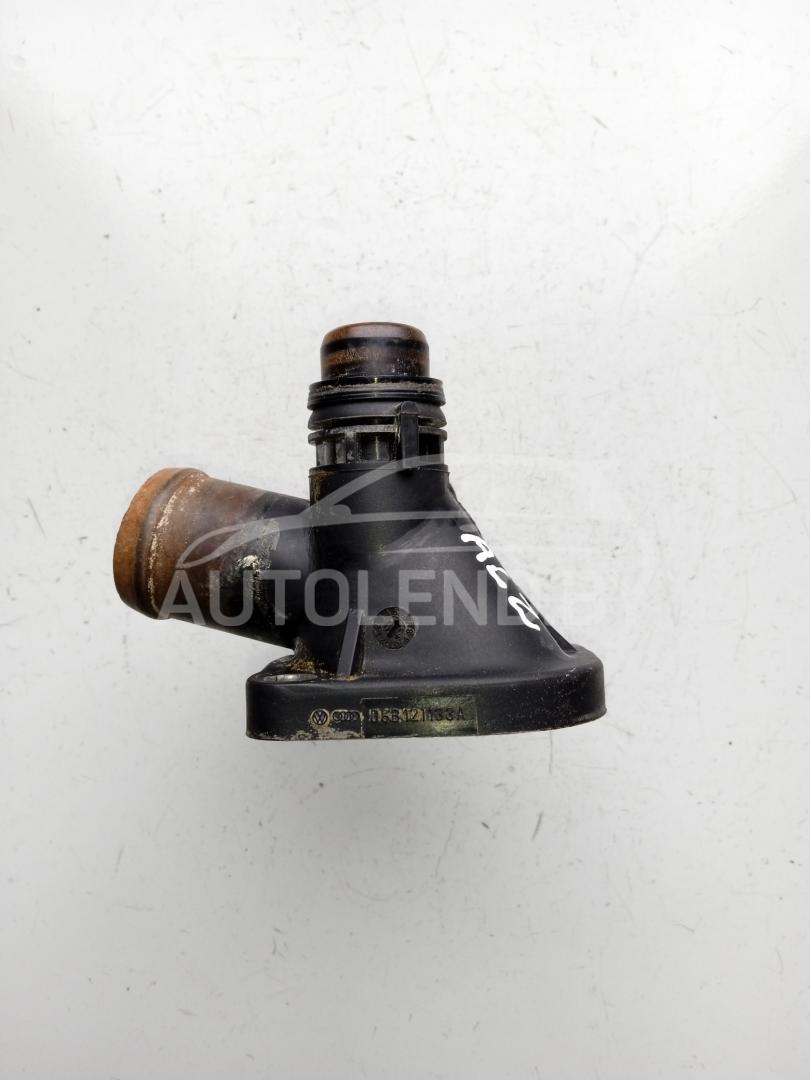 корпус термостата Volkswagen Passat B5 2001, 1.6 л., бензин, МКПП, седан, 06B121133A - фото №1