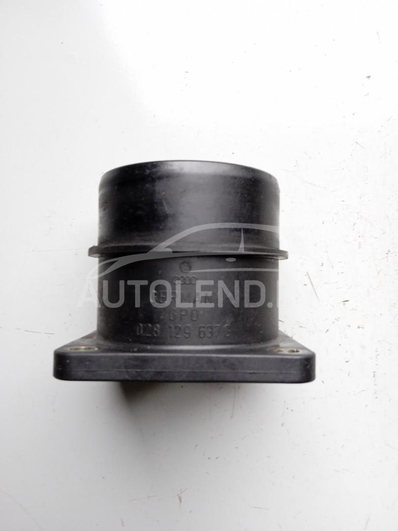 патрубок (трубопровод, шланг) Volkswagen Passat B3 1991, 1.9 л., дизель, МКПП, седан, 028129637C - фото №1