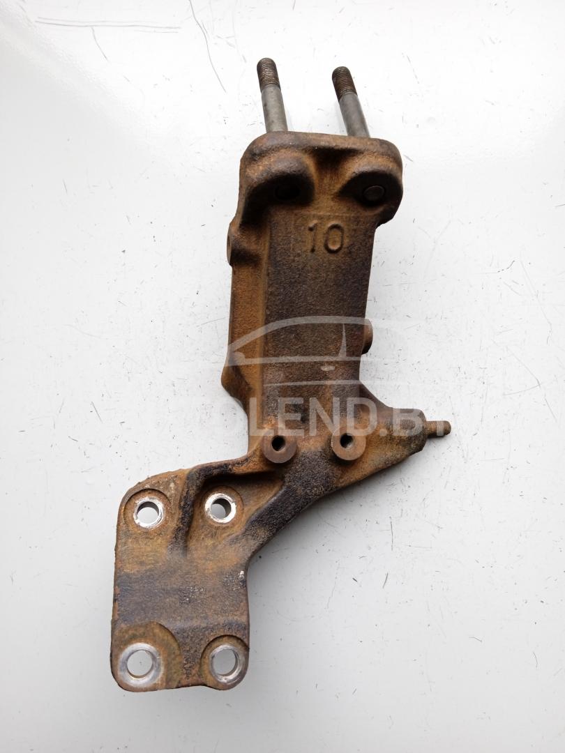 кронштейн (крепление) Mitsubishi Lancer 4 поколение 1991, 1.6 л., бензин, МКПП, хетчбэк 5 дв. - фото №1