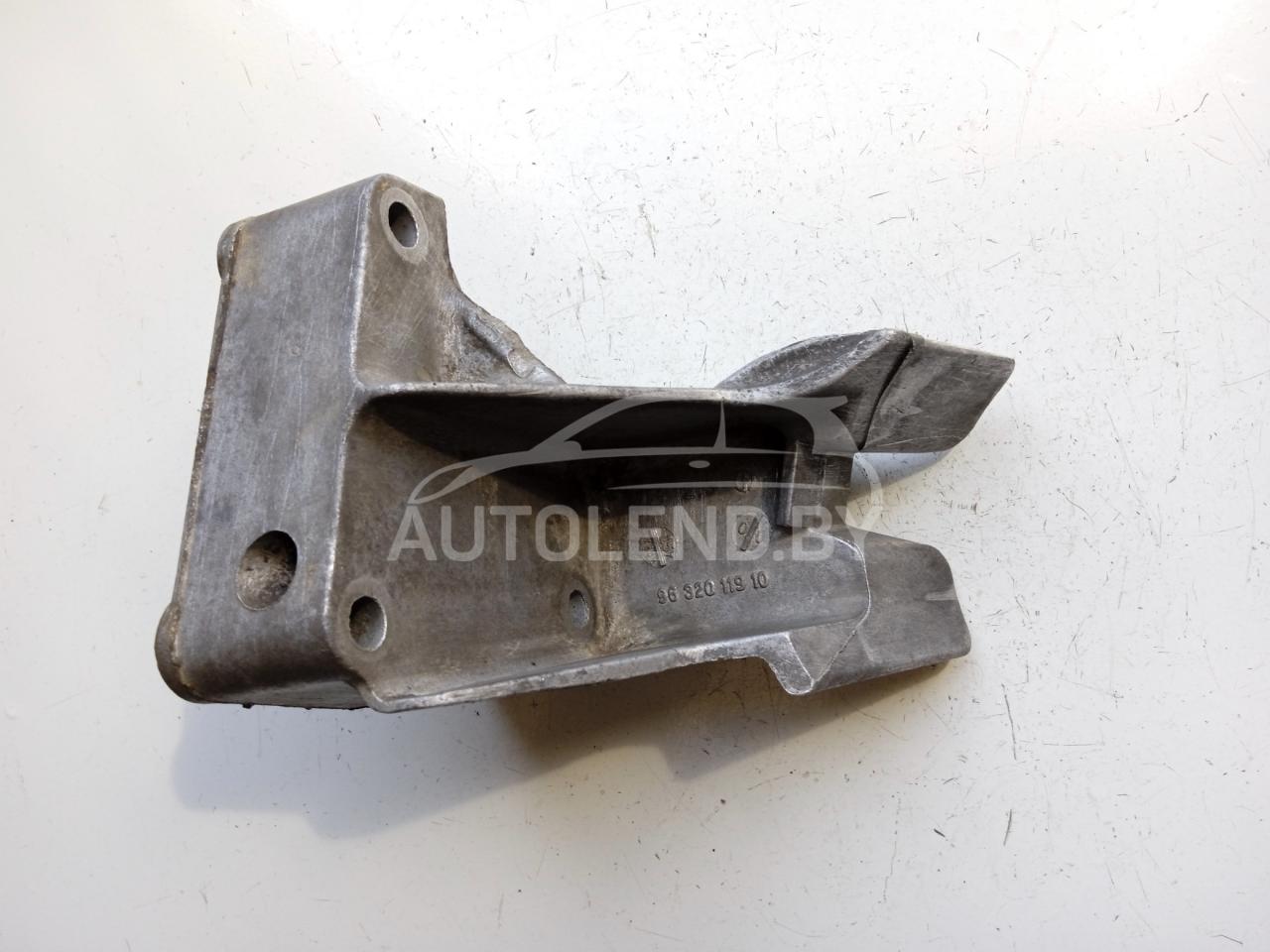 кронштейн (крепление) Fiat Ulysse 2 поколение 2003, 2.0 л., дизель, МКПП, минивэн, 9632011910 - фото №1