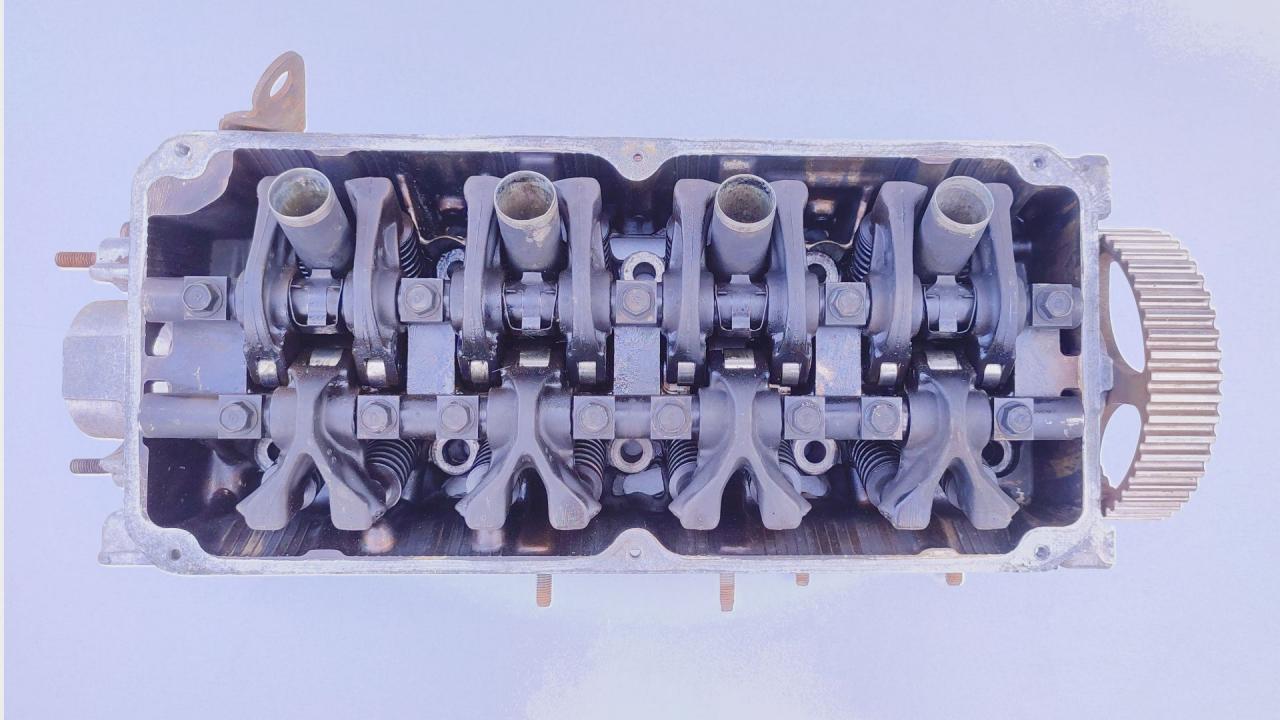 головка блока цилиндров Mitsubishi Space Wagon 2 поколение (Typ N30/N40) 1996, 2.0 л., бензин, МКПП, минивэн, передний привод, G6K2 - фото №1