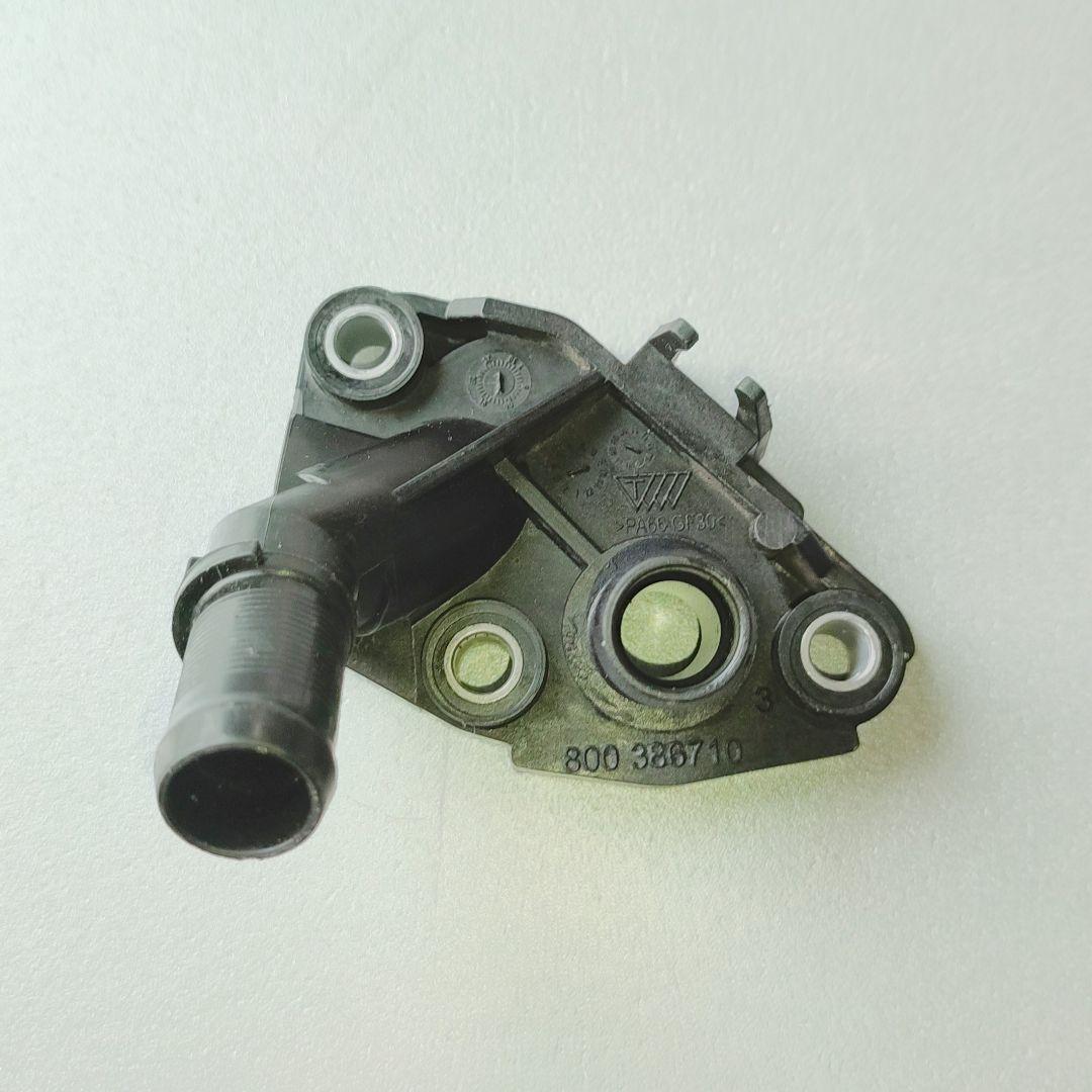 фланец (тройник) системы охлаждения Renault Laguna 3 поколение 2009, 1.5 л., K9K 732, дизель, МКПП, универсал, 8200337841E, 8200423361A, 800386710 - фото №1