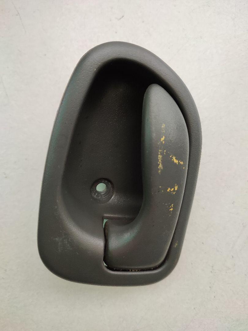 ручка внутренняя Hyundai Accent 1 поколение (X3) (1994 - 1997), 8261022001 - фото №1