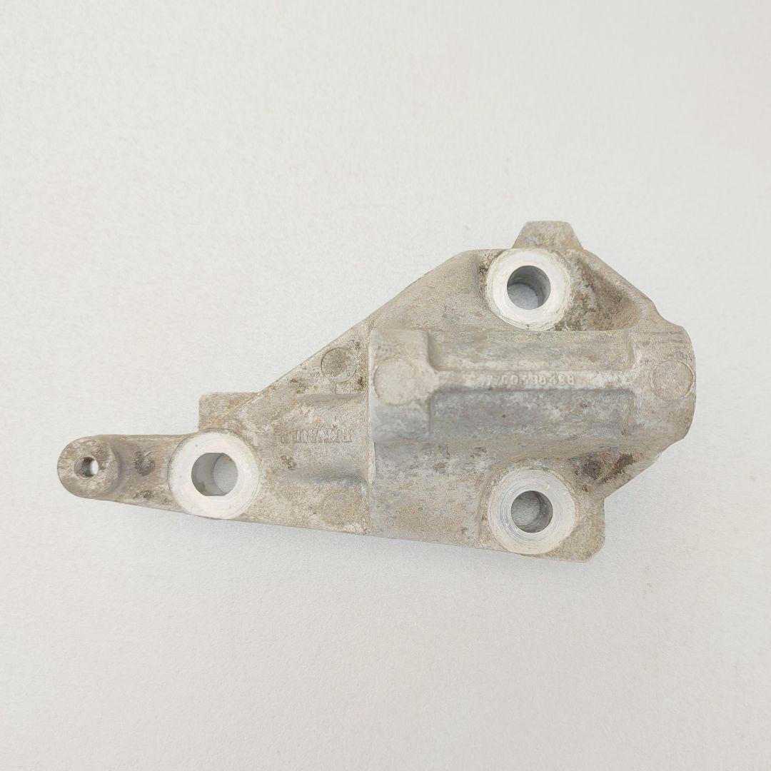 кронштейн (крепление) Renault Scenic 1 поколение 1997, 1.9 л., F8Q 784, дизель, МКПП, хетчбэк 5 дв., 7700598498 - фото №1