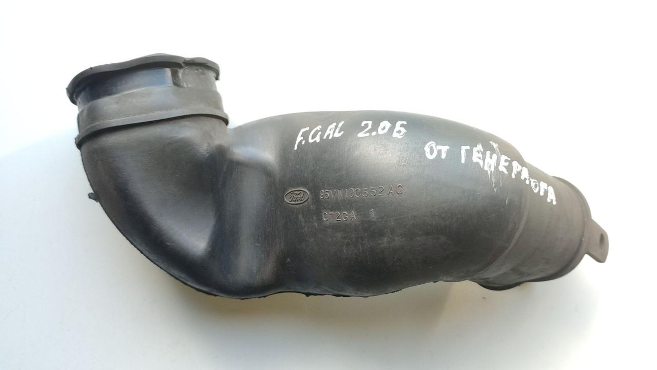 воздуховод генератора Ford Galaxy 1 поколение 1998, 2.0 л., бензин, МКПП, минивэн, 95VW10C352AC - фото №1