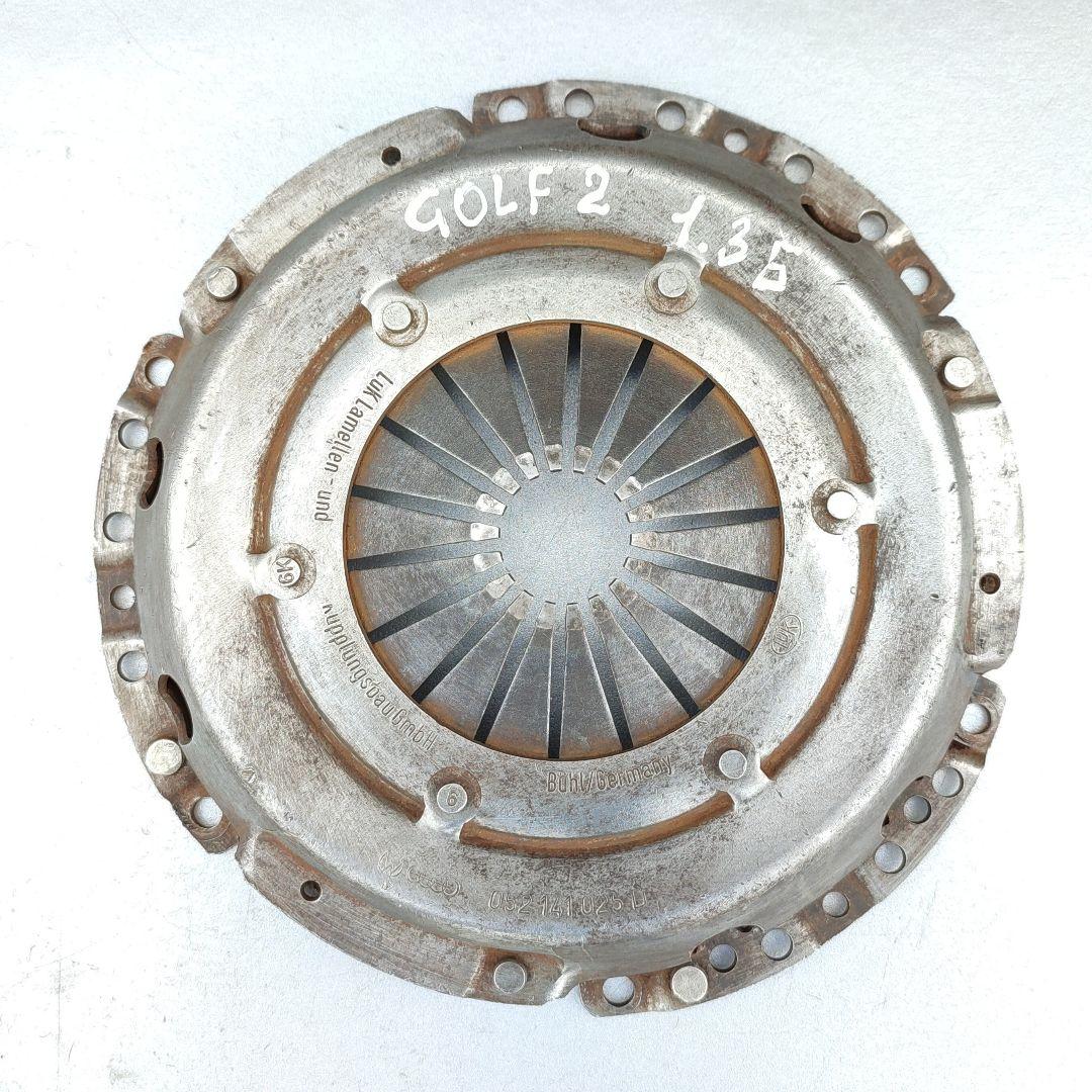 корзина сцепления Volkswagen Golf 2 поколение 1990, 1.3 л., бензин, МКПП, хетчбэк 5 дв., 052141025D - фото №1