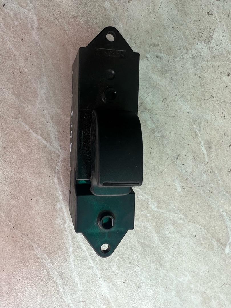 кнопка стеклоподъемника двери Mitsubishi Lancer 9 поколение 2006, 8608A101 - фото №1
