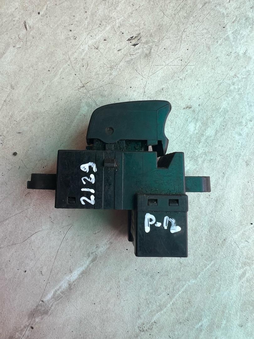 кнопка стеклоподъемника двери задней Nissan Primera P12 2003, 25411AV600 - фото №1
