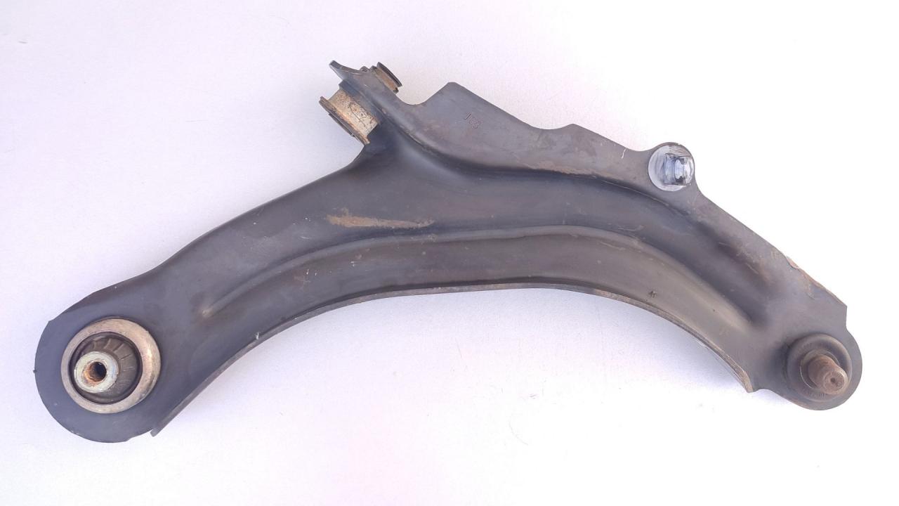 рычаг передний правый Renault Megane 2 поколение 2004, 1.9 л., дизель, МКПП, хетчбэк 5 дв. - фото №1
