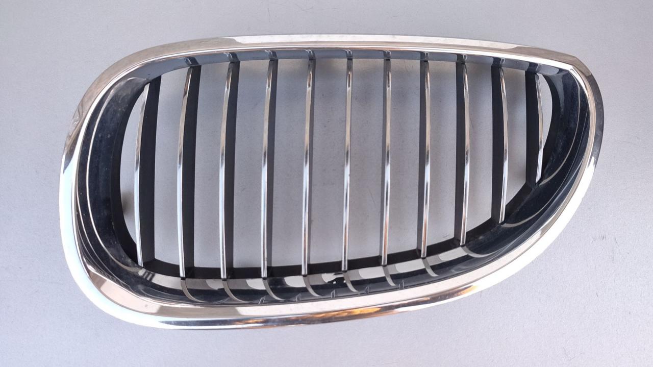 решетка радиатора BMW 5 серия E60/E61 2005, 10627110, 51.137027061-A, 51.137065701 - фото №1