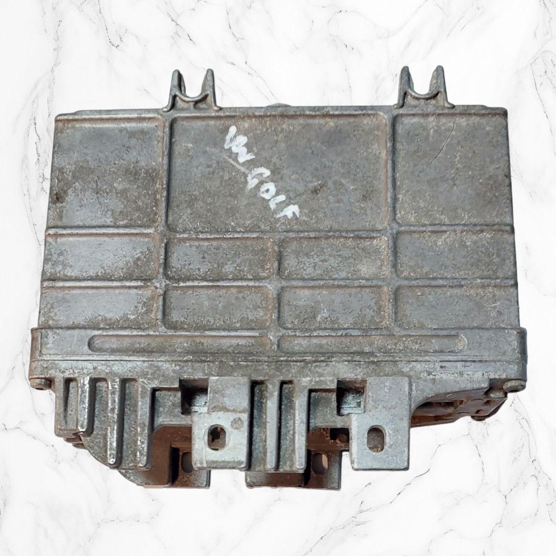 блок управления (другие) Volkswagen Golf 3 поколение 1994, 1.6 л., бензин, 032906026G, 0261203647 - фото №1