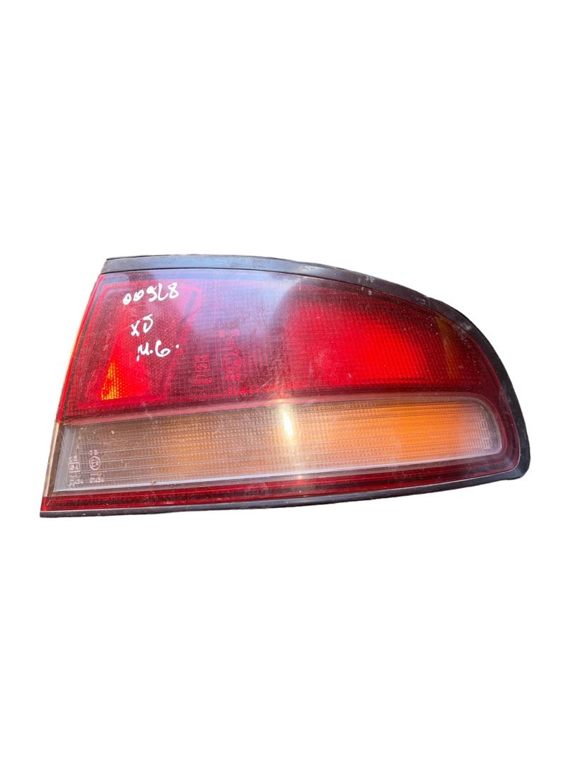 фонарь задний правый Mitsubishi Galant 7 поколение (1992 - 1997), 1.8 л., бензин, хетчбэк 5 дв. - фото №1